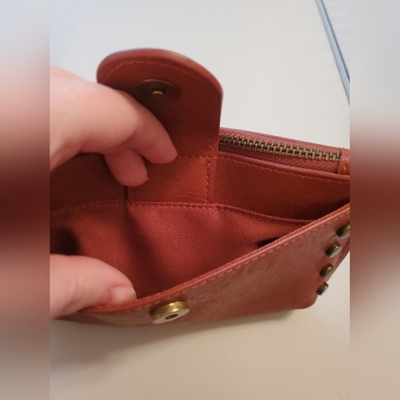 Gorgeous New with tags Universal Thread - Wristlet❌ - Picture 6 of 11